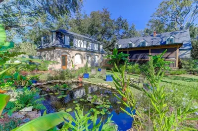 The Cottage at DuPont. Privacy and Space in a Park-like Setting. Hotels near Costco Wholesale