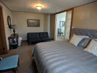 The Red Front Suite - Sleeps 15