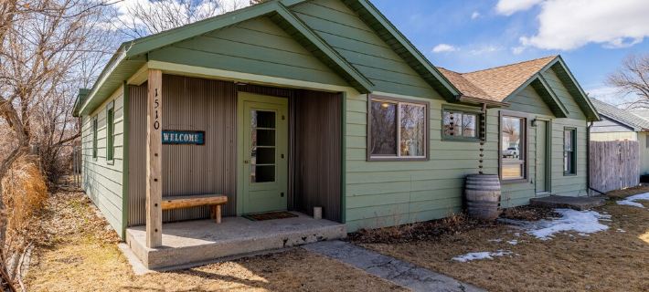 Happy Bison House - Walking Distance to Downtown; Sleeps 7! Hotels in Cody