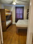Spacious riding retreat 4 BR Outlaw House/ ATV Riding 10beds-Large Parking