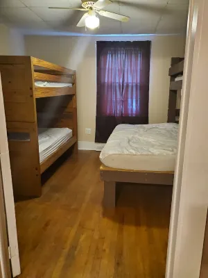 Spacious riding retreat 4 BR Outlaw House/ ATV Riding 10beds-Large Parking