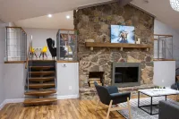 ‼️‼️ Modern Wooded Retreat ‼️‼️ 6min to Purdue