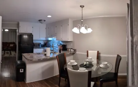 King size* ECU* Dining* Convenient Location*