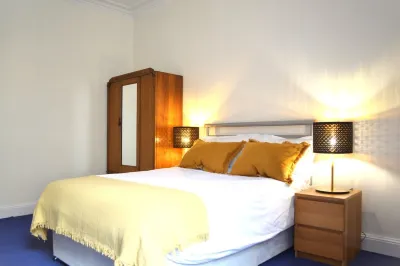 Charming Spacious Central Apartment Hotels in Bruntsfield