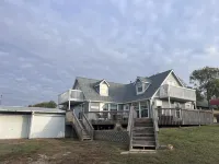 Relax and Unwind in a Home overlooking Lake Texoma - 4-Star