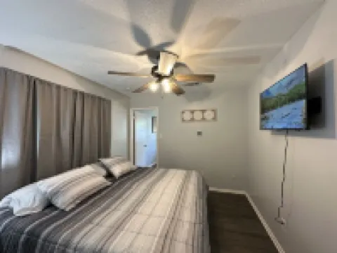 Piney Woods 8 - King Bed