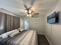 Piney Woods 8 - King Bed Hotels in Texarkana