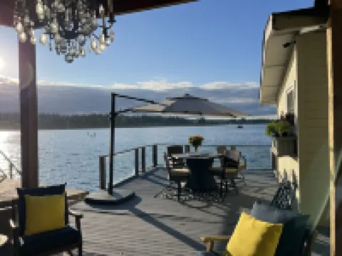 End of the Point - Cottage         - - Book Now for the 2026 World Cup - -