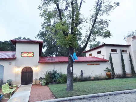 Casa Mariposa/Charming Private Hideaway/Great Central Location/Cantina/Firepit