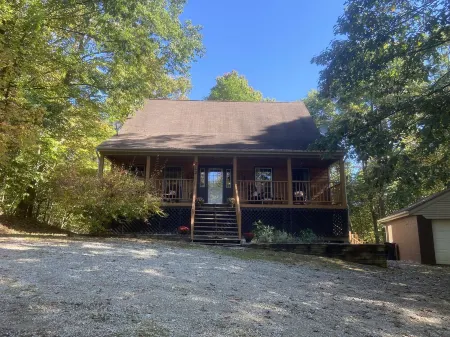 Cabin. Hocking county ,private , secluded. Family, Friends.