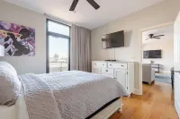 Rooftop Penthouse & Patio w/Spectacular City Views and Secure Onsite Parking فنادق في 