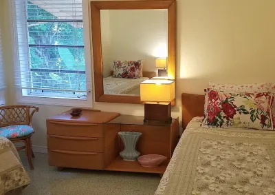 "OLD FLORIDA" RIVERSIDE POOL COTTAGE THAT TIME FORGOT Hotels near Java Cream Cafe