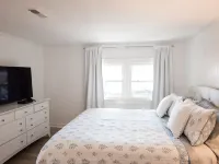 The Little Blue Cottage - Topping : Waterfront! Hotels in Middlesex County
