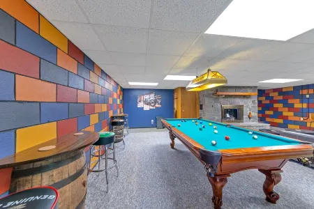 Lake View of Fontana Lake close to Great Smoky Mountains and Tail of the Dragon