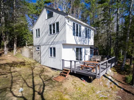 Laurel Shore Cottage with Seasonal Private Tidal Dock, Pet friendly.