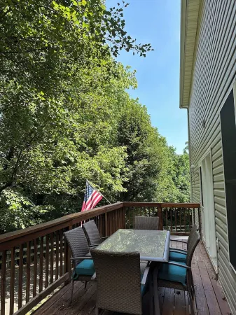 Walk to Harpers Ferry! Dog-Friendly. Beautiful Views.