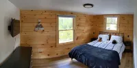 Quiet cabin in the woods with beautiful ocean views on the rocky Maine coast!