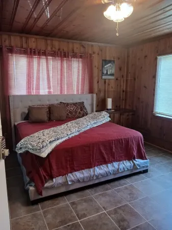 Cozy Ranch home with many activities and places to visit Отели рядом с достопримечательностью «Парк штата Суитуотер Крик»