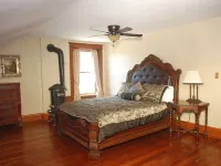 Convenient & Spacious Downtown - Private Parking Included Hotels in Galena