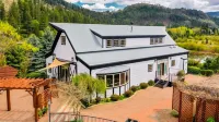 THE TURTLE HOUSE-WEDDING VENUE/REUNION LODGE