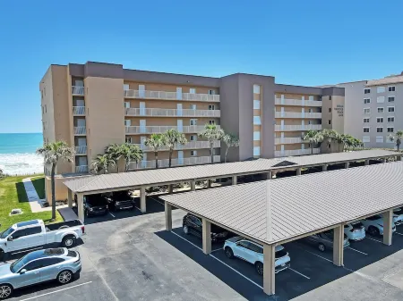 Coastal Charm: 2 Bedroom 2 Bath Beachfront Condo, Indian Harbour Beach