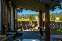 Whitefish Downtown Cottage on the River Trail with views of Big Mountain