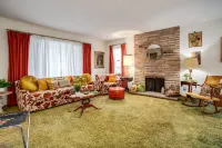 Huge 1960s Style Family and Pet Friendly Home