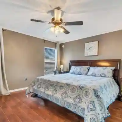 Family Fun Haven: 3 Bed/2 Bath/6 Mi to Legoland/Pet Friendly! Rooms