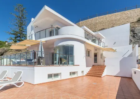 Villa Delfín Blanca with fantastic views and private pool Отели рядом с достопримечательностью «Playa Salobreña»