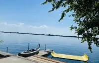 Spacious 4 bedroom lakefront house: with private dock and pool.
