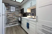 River Retreat Cozy 1 Bedroom Studio Apartment Hotels in Dunnellon