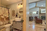 Beary’s Den where Chic meets Country in this Cozy Cabin