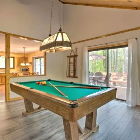 Steps2Lake, BonusLoft, 2 Full Baths, 7Beds, Pool Table, 2 Kayaks, 2 Arcade Games