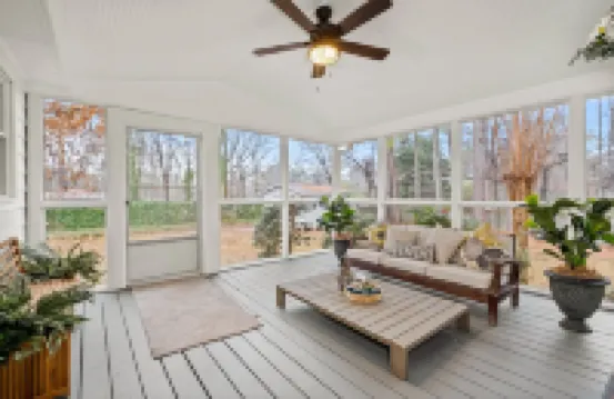 Renovated Ranch Home. Pet Friendly, Game Room, Fire Pit, Grill, Covered Porch
