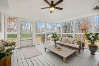 Renovated Ranch Home. Pet Friendly, Game Room, Fire Pit, Grill, Covered Porch