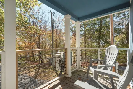 Cozy 1-Bedroom Tiny Home 1/2 Mile from Marina and Boat Ramp #405! Отели в г. Джеймстаун