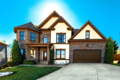 Family Friendly Mansion- Off of Barrett Pkw Costco I-75 Phantom Fireworks of Kennesaw附近的飯店