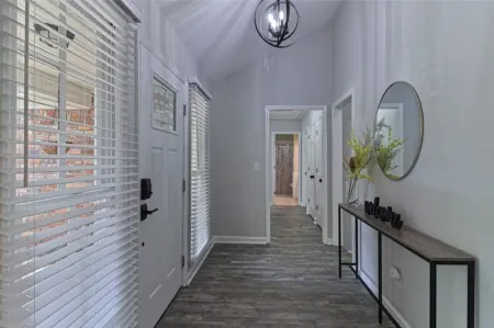 4 Bedroom Retreat — Close to Ft Benning: Modern, Cozy, and Mins to Everything! Отели рядом с Аэропорт Коламбус Метрополитен