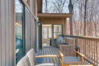 Two King Beds, Cozy Chalet Style Cabin in the Woods Resort, Lvl 1 EV