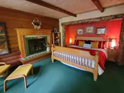 Majestic Mountain Cabin Retreat. Ski in ski out. Sleeps 14 팀파노고스 케이브 국가기념물 주변 호텔