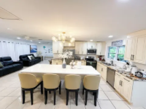 Palm Beach Gardens 5 Br/4BA Home - Private Pool - Hot Tub