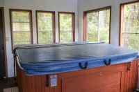 Lakeside Haven Home On Birch Lake, Sleeps Up To 12 People.