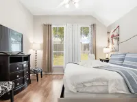 Fully Remodeled 3 bedroom 2 Bath Home Hotels in Mansfield