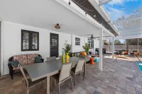 Perfect location 6 Bedroom, 4 Bathroom house. GameRoom,HeatedPool. 5min to Beach