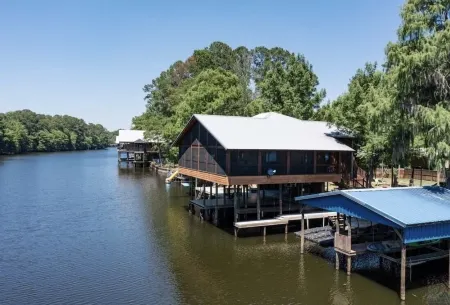 Fall!!! Hot Tub!! Fire Pit! Getaway at This Epic Waterfront Home!!