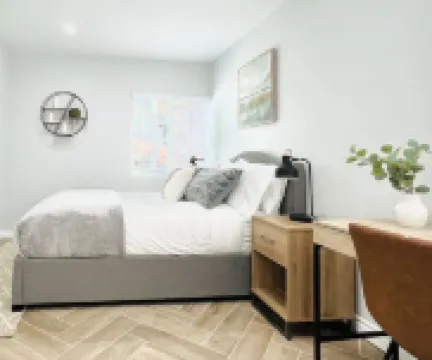 Steps to the Sand-Upscale Beach Cottage