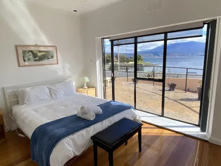 Waterfront 3 Bedroom House 10 min From Hobart