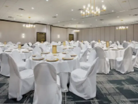 ダブルツリー バイ ヒルトン ランシング ランシングのホテル