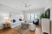 Charleston’s Folly! - King Suite, Pool, Balcony, Walk to Center St!