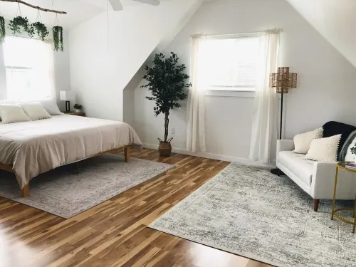 Private & Peaceful Lakehouse w/ Hot tub + King bed